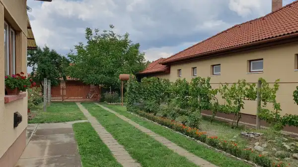 Eladó családi ház, Békéscsaba 3 szoba 140 m² 65.9 M Ft